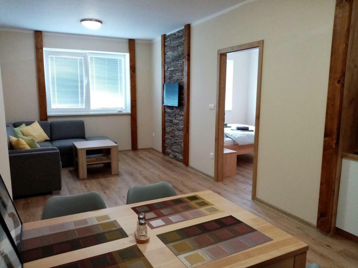 Elejan Apartamento Bešeňová Exterior foto